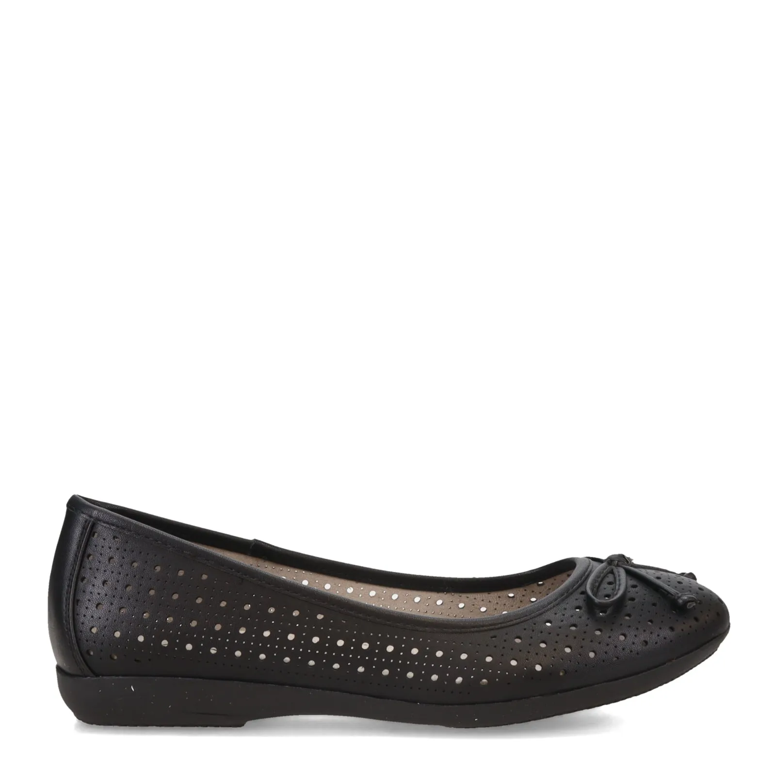 Women's Cliffs by White Mountain, Cheryl Flat